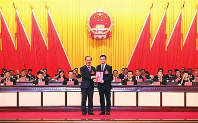 中山市第十六屆人民代表大會(huì)第六次會(huì)議召開，尹念紅當(dāng)選中山市人民政府市長
